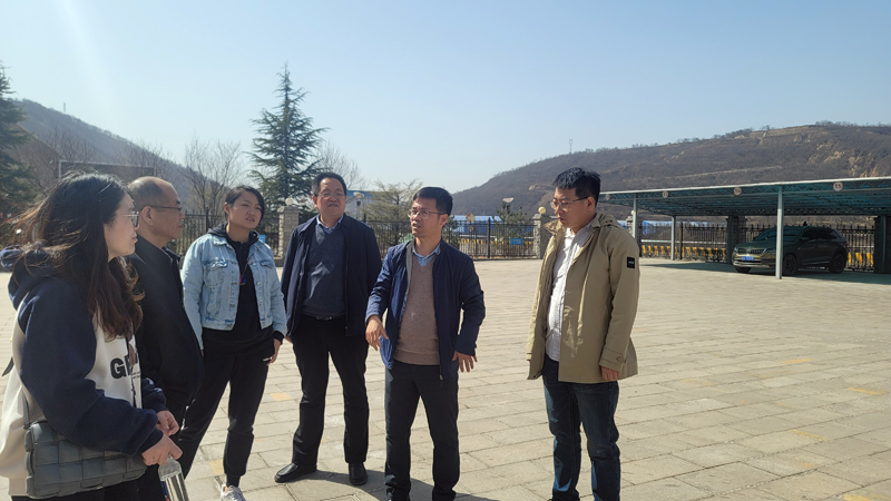 第四黨支部開展“勇當(dāng)先鋒踐使命，深入一線強(qiáng)黨性”主題黨日活動(dòng)